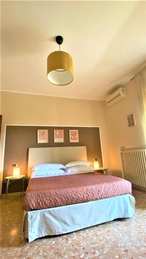 Casa Viola A 900 Mt Dalla Staz. Centrale Pescara Luaran gambar