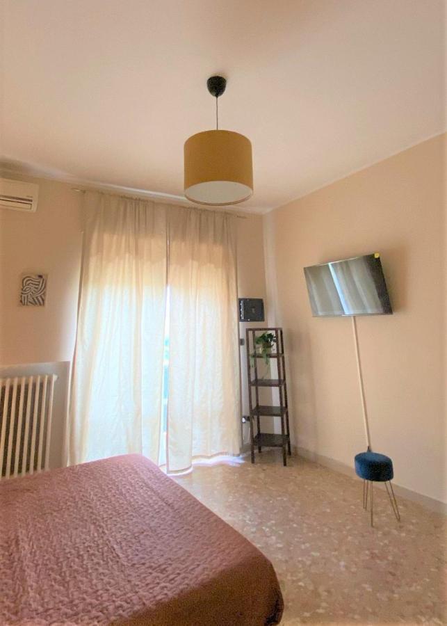 Casa Viola A 900 Mt Dalla Staz. Centrale Pescara Luaran gambar
