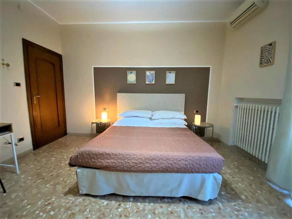 Casa Viola A 900 Mt Dalla Staz. Centrale Pescara Luaran gambar